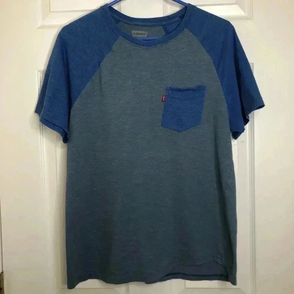 Levi’s  T-Shirt Grey/Blue Front Pocket Size Medium - Picture 1 of 16
